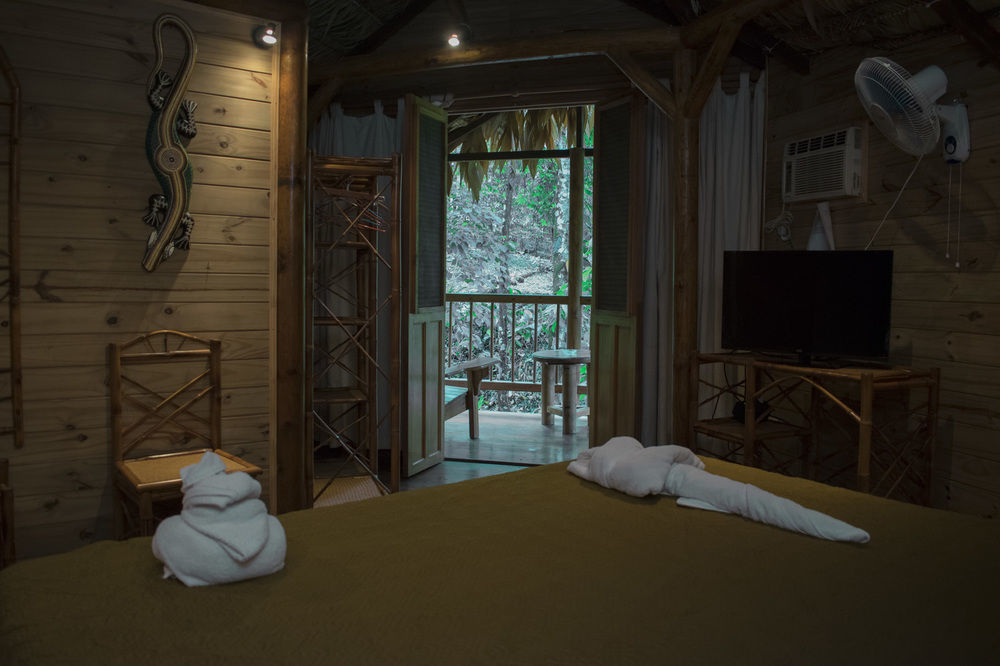 Bugabutik Hotel Resort Cocles Beach 外观 照片